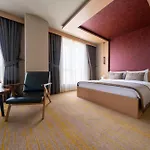 Ξενοδοχείο Avec 4*