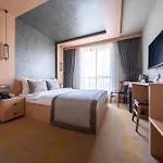 Avec 4*