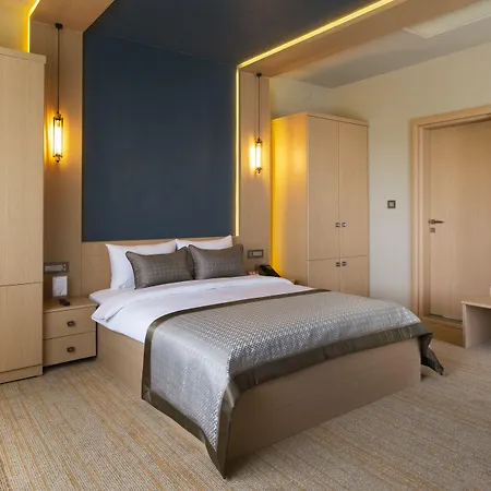 Hotel Avec 4*